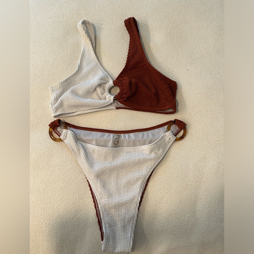 Colorblock bikini with ring hardware